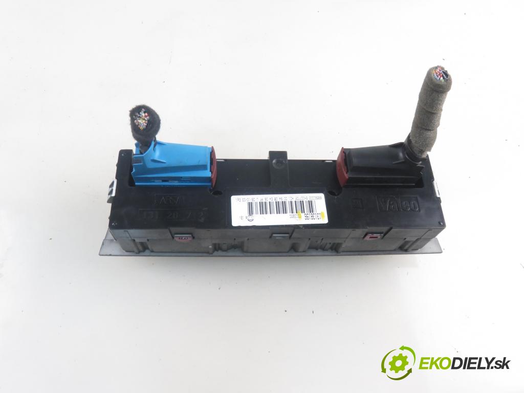 OPEL VECTRA C (Z02) LIFTBACK 2003 92,00 2.2 DTI 16V 125 - Y 22 DTR 2172,00 Panel kúrenia KLIMATRONIK 13138196