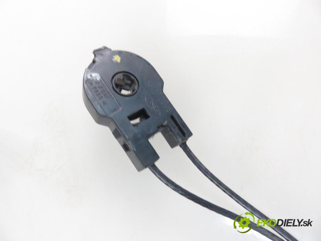 FORD FOCUS Turnier (DNW) KOMBI 2001 74,00 1.6 16V - FYDB 1596,00 Lanko panel kúrenia 98AB11503AH