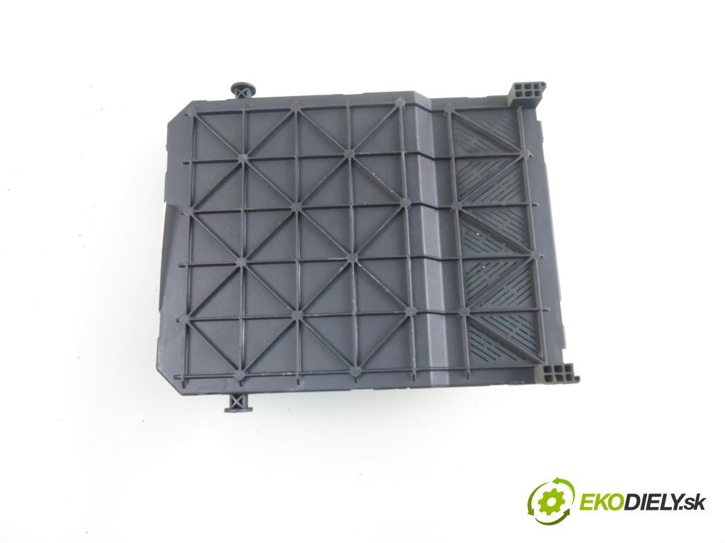 PEUGEOT 206 liftback (2A/C) HB 2002 55,00 1.4 75 - KFW 1360,00 MODUL BSI S118085210E ; 9646777380