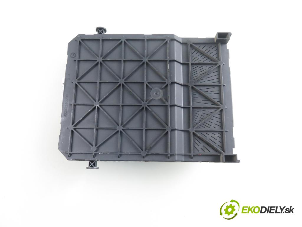 PEUGEOT 206 liftback (2A/C) HB 2007 55,00 1.4 75 - KFW 1360,00 MODUL BSI 9657999880 ; S118085120F