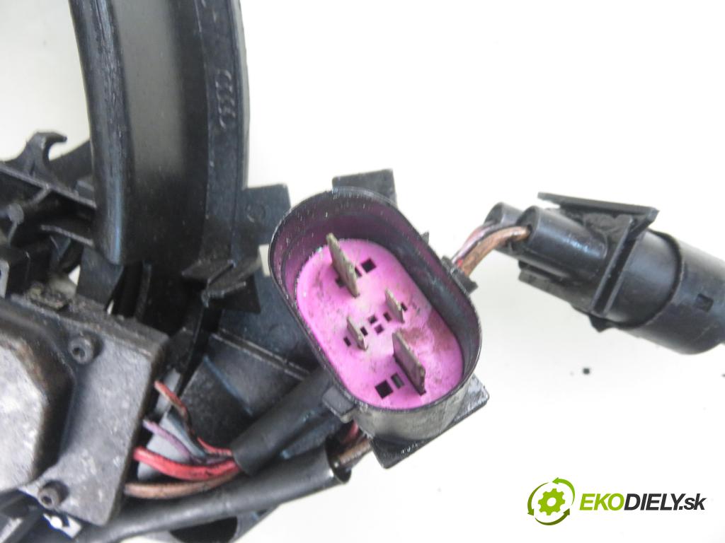 AUDI A6 (4F2, C6) SEDAN 2004 165,00 3.0 TDI quattro - BMK 2967,00 Ventilátor chladič klíma/voda 4F0121003G ; 0130303964 ; 0130303307