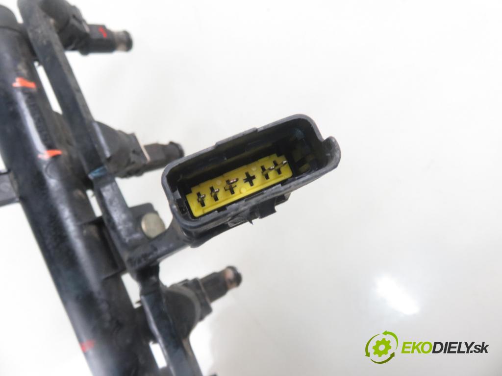 PEUGEOT 206 liftback (2A/C) HB 2002 55,00 1.4 75 - KFW 1360,00 Lišta vstrekovacia 9628982980D (Vstrekovacie lišty)