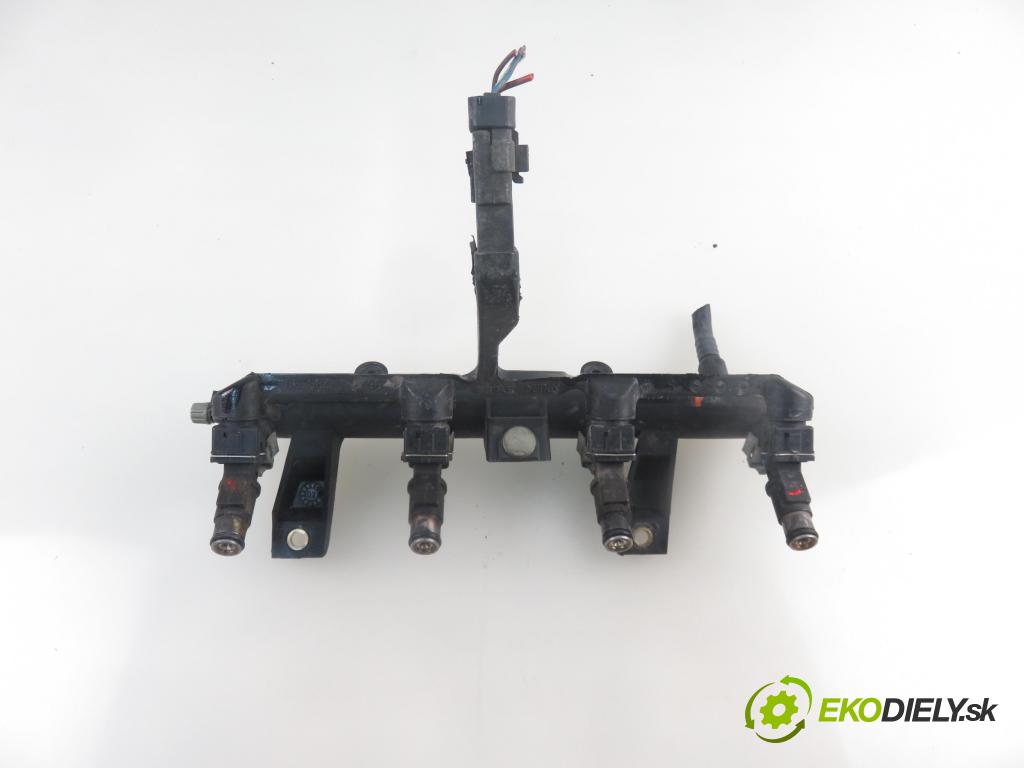 PEUGEOT 206 liftback (2A/C) HB 2002 55,00 1.4 75 - KFW 1360,00 Lišta vstrekovacia 9628982980D (Vstrekovacie lišty)