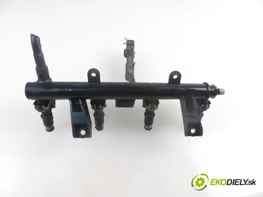 PEUGEOT 206 liftback (2A/C) HB 2002 55,00 1.4 75 - KFW 1360,00 Lišta vstrekovacia 9628982980D (Vstrekovacie lišty)