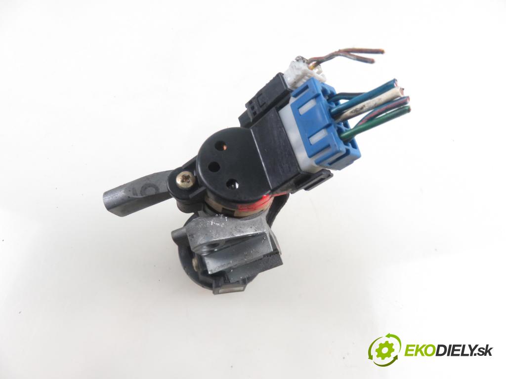 VOLVO V40 Kombi (645) KOMBI 2000 85,00 1.9 DI 116 - D 4192 T3 1870,00 spinačka 9980067553 (Spínacie skrinky a kľúče)