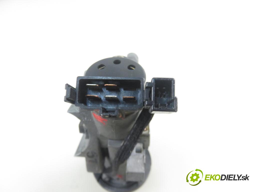 VOLVO V40 Kombi (645) KOMBI 2000 85,00 1.9 DI 116 - D 4192 T3 1870,00 spinačka 9980067553 (Spínacie skrinky a kľúče)