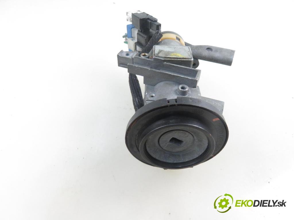 VOLVO V40 Kombi (645) KOMBI 2000 85,00 1.9 DI 116 - D 4192 T3 1870,00 spinačka 9980067553 (Spínacie skrinky a kľúče)