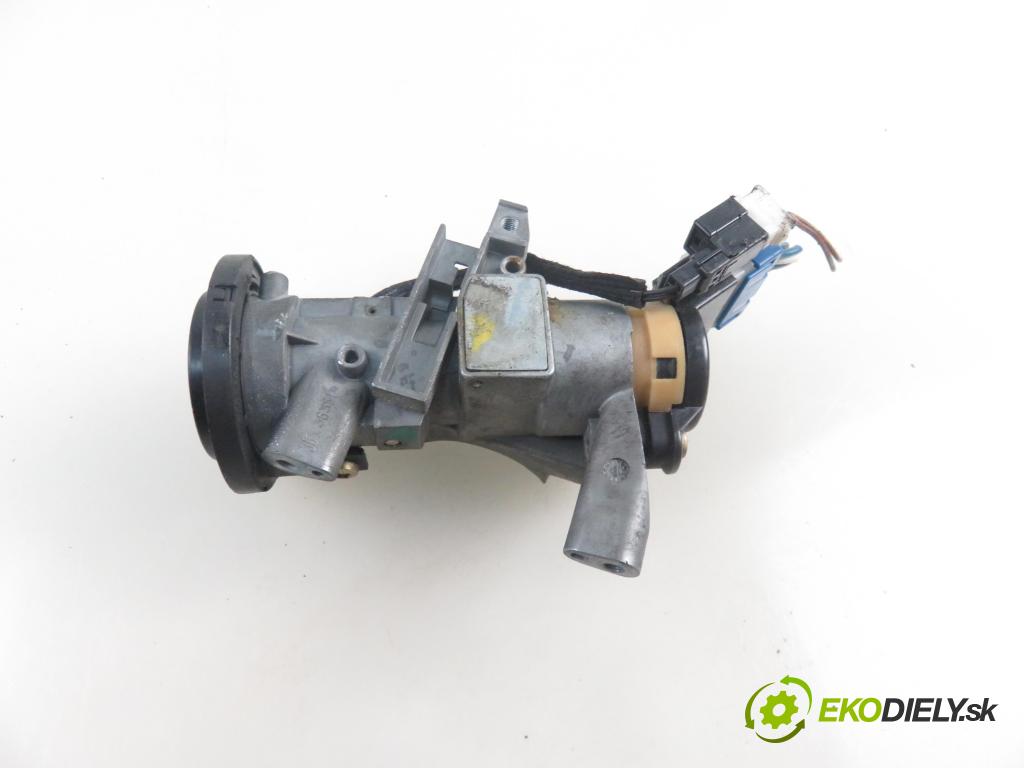 VOLVO V40 Kombi (645) KOMBI 2000 85,00 1.9 DI 116 - D 4192 T3 1870,00 spinačka 9980067553 (Spínacie skrinky a kľúče)