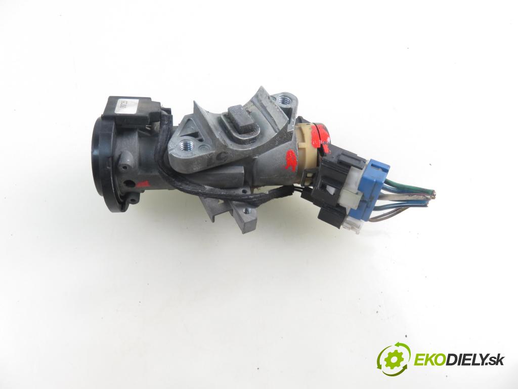 VOLVO V40 Kombi (645) KOMBI 2000 85,00 1.9 DI 116 - D 4192 T3 1870,00 spinačka 9980067553 (Spínacie skrinky a kľúče)