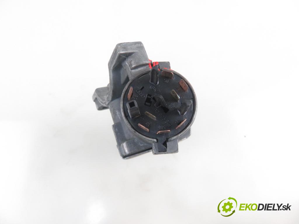 AUDI A4 Avant (8E5, B6) KOMBI 2002 96,00 1.9 TDI quattro - AVF 1896,00 spinačka 4B0905851G (Spínacia skrinka)