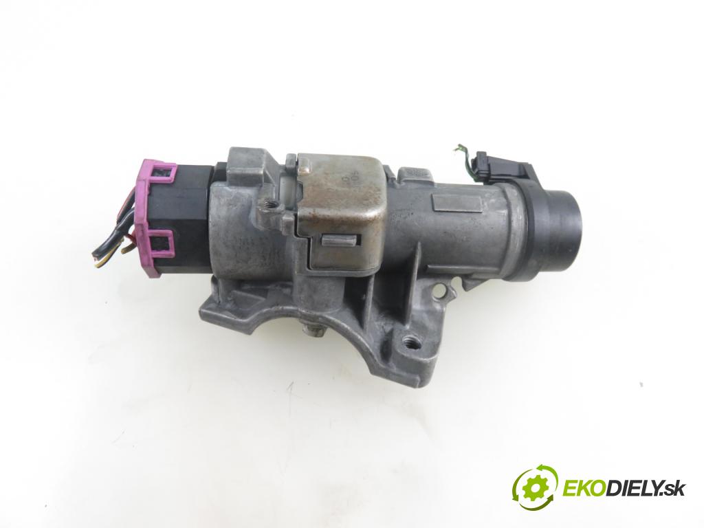 AUDI A4 Avant (8E5, B6) KOMBI 2002 96,00 1.9 TDI quattro - AVF 1896,00 spinačka 4B0905851G (Spínacia skrinka)