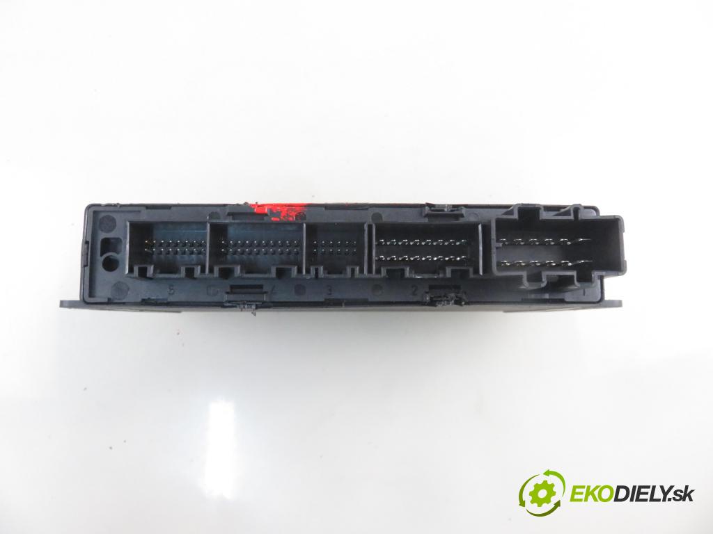 AUDI A4 Avant (8E5, B6) KOMBI 2002 96,00 1.9 TDI quattro - AVF 1896,00 MODUL komfortu 8E0959433BC