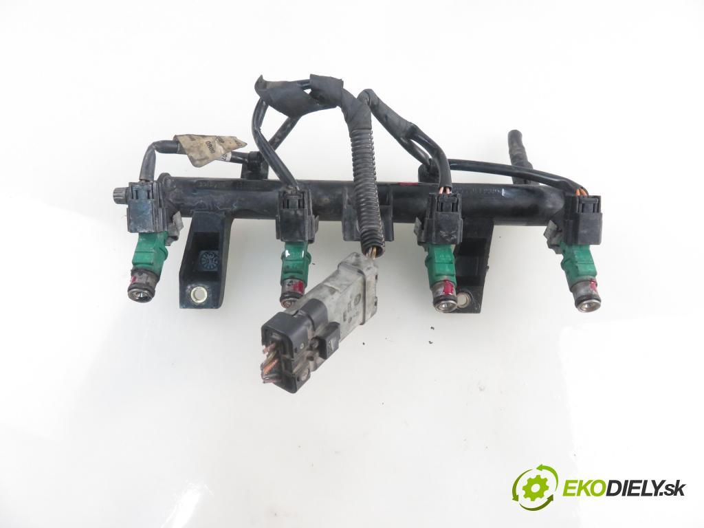 PEUGEOT 206 liftback (2A/C) HB 2007 55,00 1.4 75 - KFW 1360,00 Lišta vstrekovacia 9655833580 ; 01F023 (Vstrekovacie lišty)