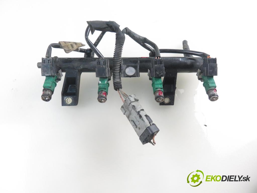 PEUGEOT 206 liftback (2A/C) HB 2007 55,00 1.4 75 - KFW 1360,00 Lišta vstrekovacia 9655833580 ; 01F023 (Vstrekovacie lišty)