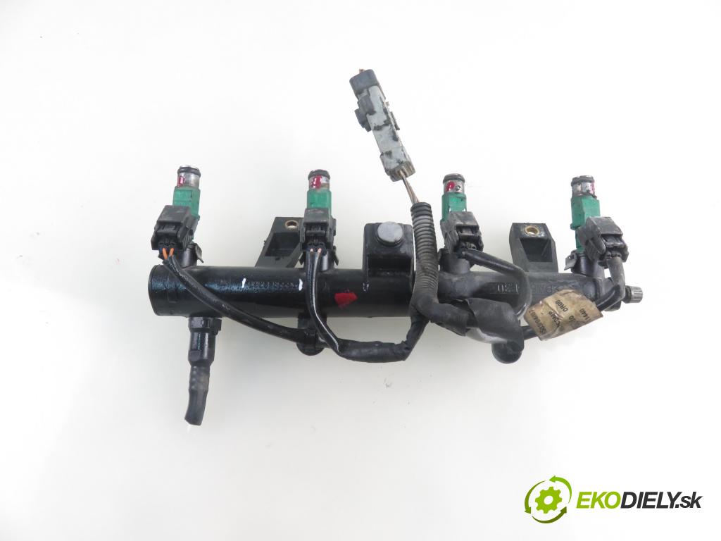 PEUGEOT 206 liftback (2A/C) HB 2007 55,00 1.4 75 - KFW 1360,00 Lišta vstrekovacia 9655833580 ; 01F023 (Vstrekovacie lišty)