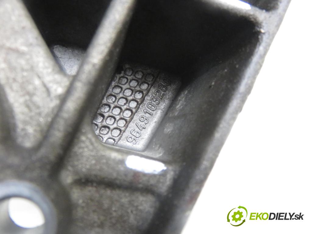 PEUGEOT 206 liftback (2A/C) HB 2007 55,00 1.4 75 - KFW 1360,00 uchycení alternátora 9649103280