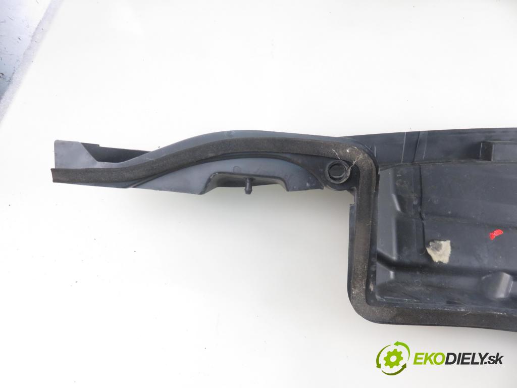 PEUGEOT 5008 II SUV 2018 96,00 1.2 THP PureTech 131 - HNY 1199,00 Torpédo, plast pod čelné okno 9810110480 (Torpéda)