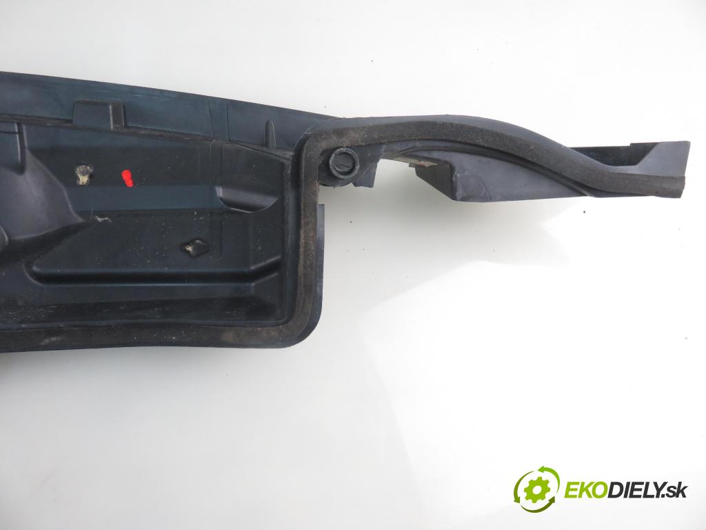 PEUGEOT 5008 II SUV 2018 96,00 1.2 THP PureTech 131 - HNY 1199,00 Torpédo, plast pod čelné okno 9810110480 (Torpéda)