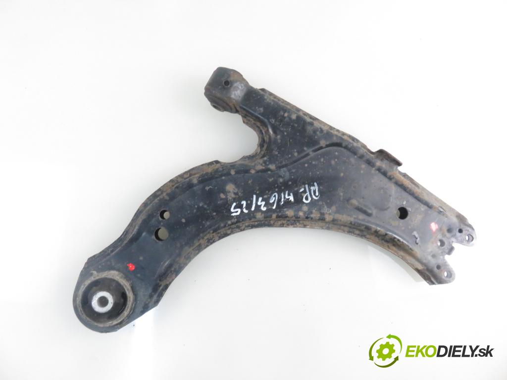 AUDI A3 (8L1) HB 1997 74,00 1.6 - AKL 1595,00 rameno PP