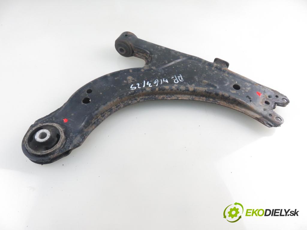 AUDI A3 (8L1) HB 1997 74,00 1.6 - AKL 1595,00 rameno PP