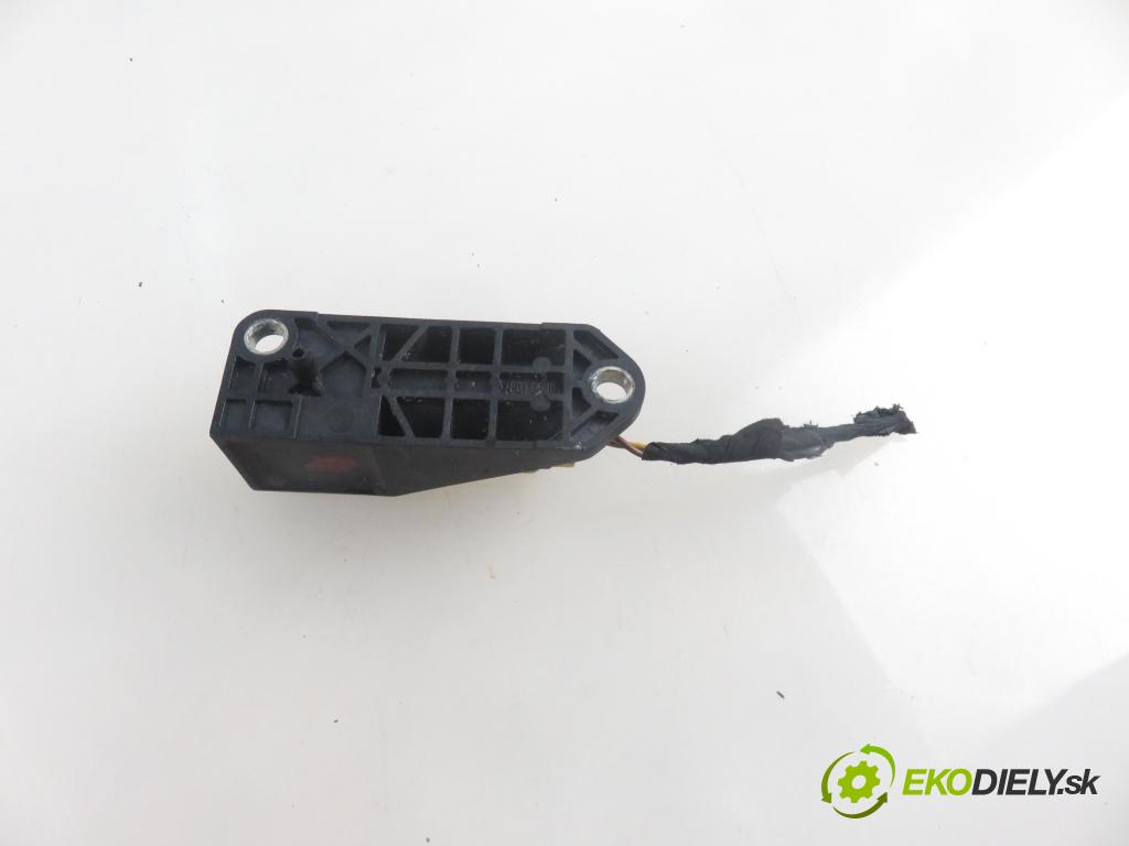 VW PASSAT B5.5 Variant (3B6) KOMBI 2002 96,00 1.9 TDI PD 130 - AVF 1896,00 Snímač nárazu 5WK42895 ; 6Q0909606 (Snímače nárazu)