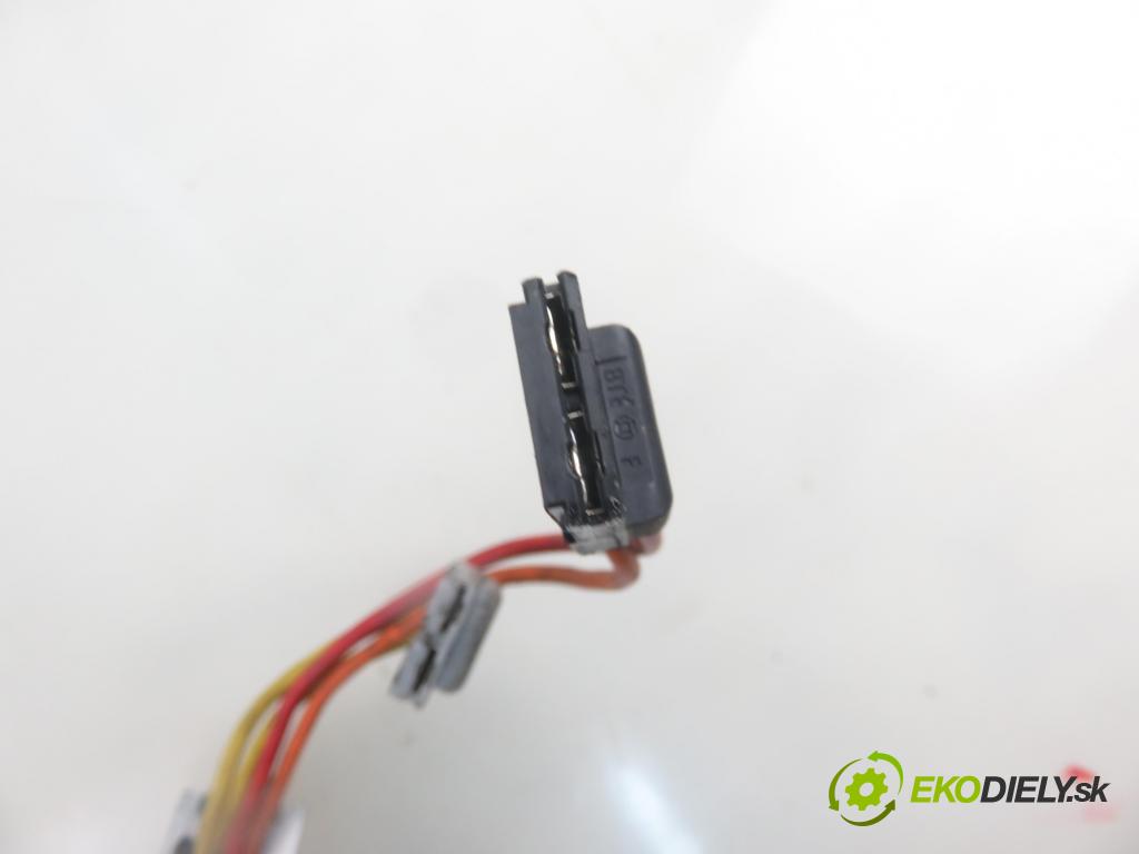 PEUGEOT 405 I (15B) SEDAN 1990 47,00 1.4 - K5A (TU3) 1360,00 spinačka  (Spínacie skrinky a kľúče)