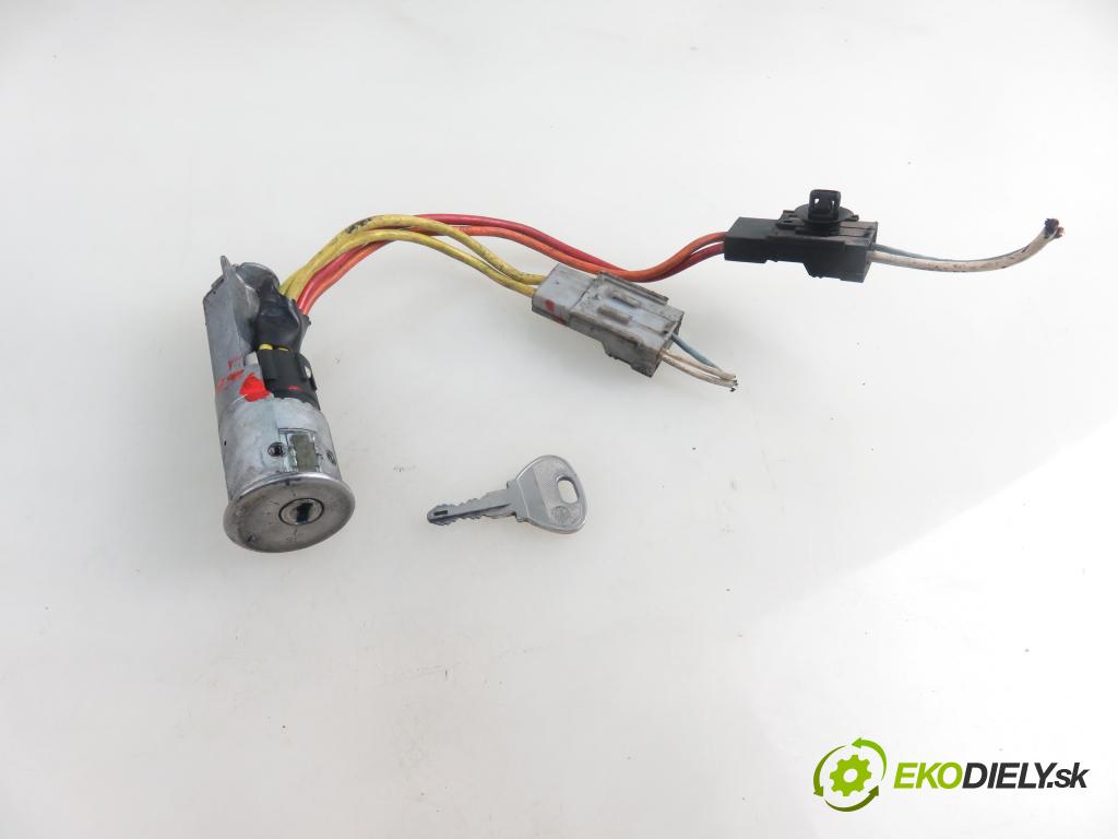 PEUGEOT 405 I (15B) SEDAN 1990 47,00 1.4 - K5A (TU3) 1360,00 spinačka (Spínacie skrinky a kľúče)