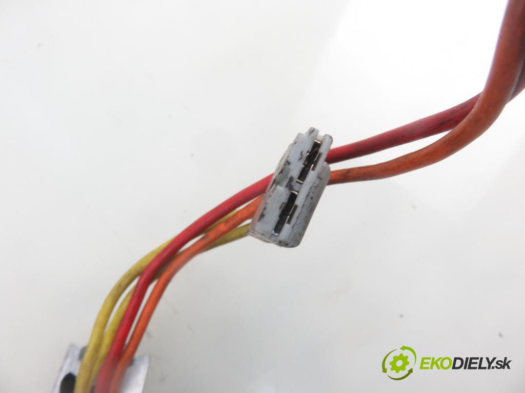 PEUGEOT 405 I (15B) SEDAN 1990 47,00 1.4 - K5A (TU3) 1360,00 spinačka (Spínacie skrinky a kľúče)