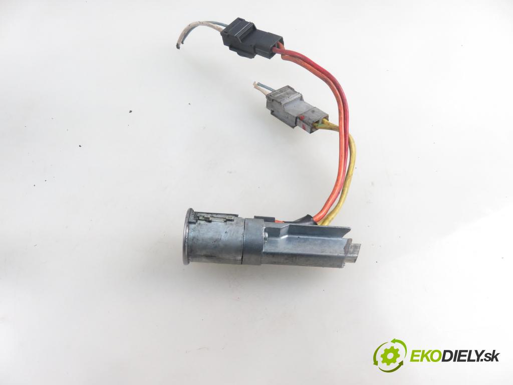 PEUGEOT 405 I (15B) SEDAN 1990 47,00 1.4 - K5A (TU3) 1360,00 spinačka (Spínacie skrinky a kľúče)