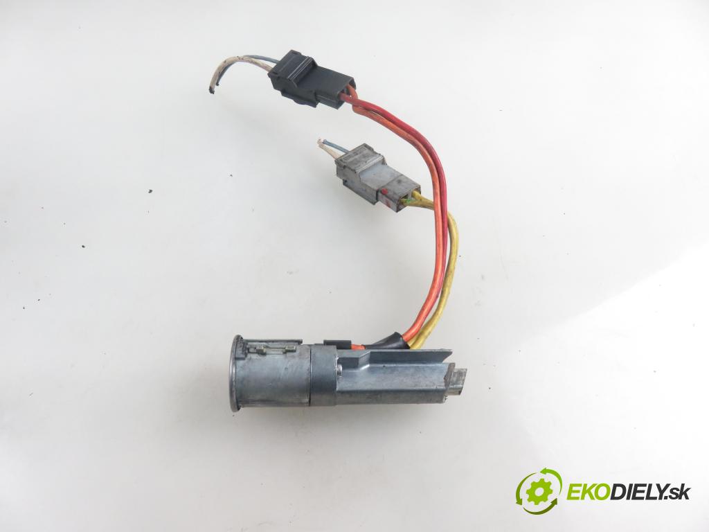 PEUGEOT 405 I (15B) SEDAN 1990 47,00 1.4 - K5A (TU3) 1360,00 spinačka (Spínacie skrinky a kľúče)