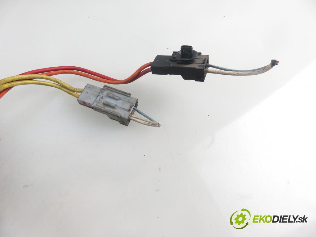 PEUGEOT 405 I (15B) SEDAN 1990 47,00 1.4 - K5A (TU3) 1360,00 spinačka (Spínacie skrinky a kľúče)