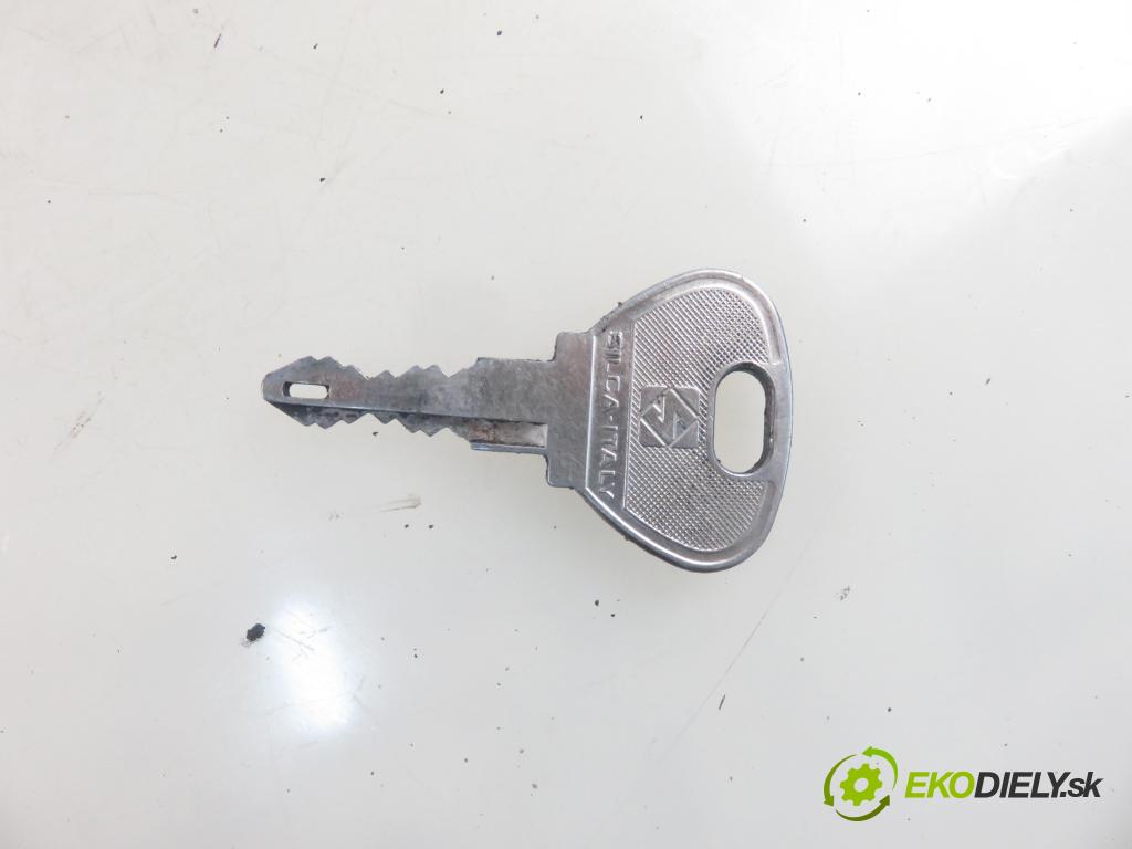 PEUGEOT 405 I (15B) SEDAN 1990 47,00 1.4 - K5A (TU3) 1360,00 spinačka (Spínacie skrinky a kľúče)