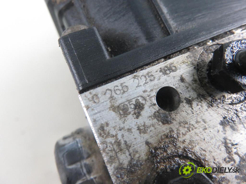 SMART FORTWO Coupe (450) HB 2004 37,00 0.7 (450.330) 50 - M 160.920 698,00 Pumpa ABS 0012793V002 ; 0265950077 ; 0265225185 (Pumpy ABS)