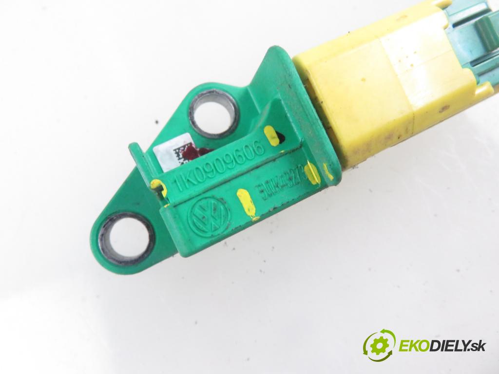 VW GOLF V (1K1) HB 2003 77,00 1.9 TDI - BXE 1896,00 Snímač nárazu 5WK43273 ; 1K0909606 (Snímače nárazu)