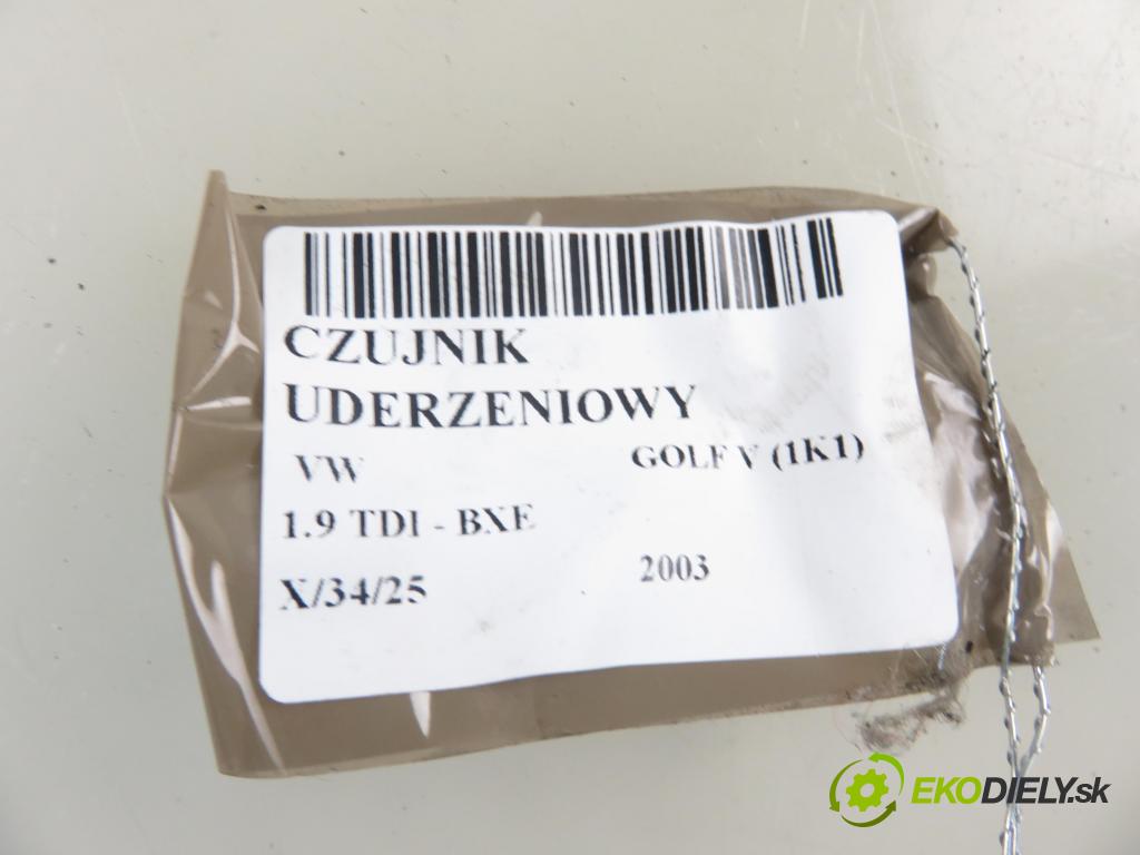 VW GOLF V (1K1) HB 2003 77,00 1.9 TDI - BXE 1896,00 Snímač nárazu 5WK43273 ; 1K0909606 (Snímače nárazu)