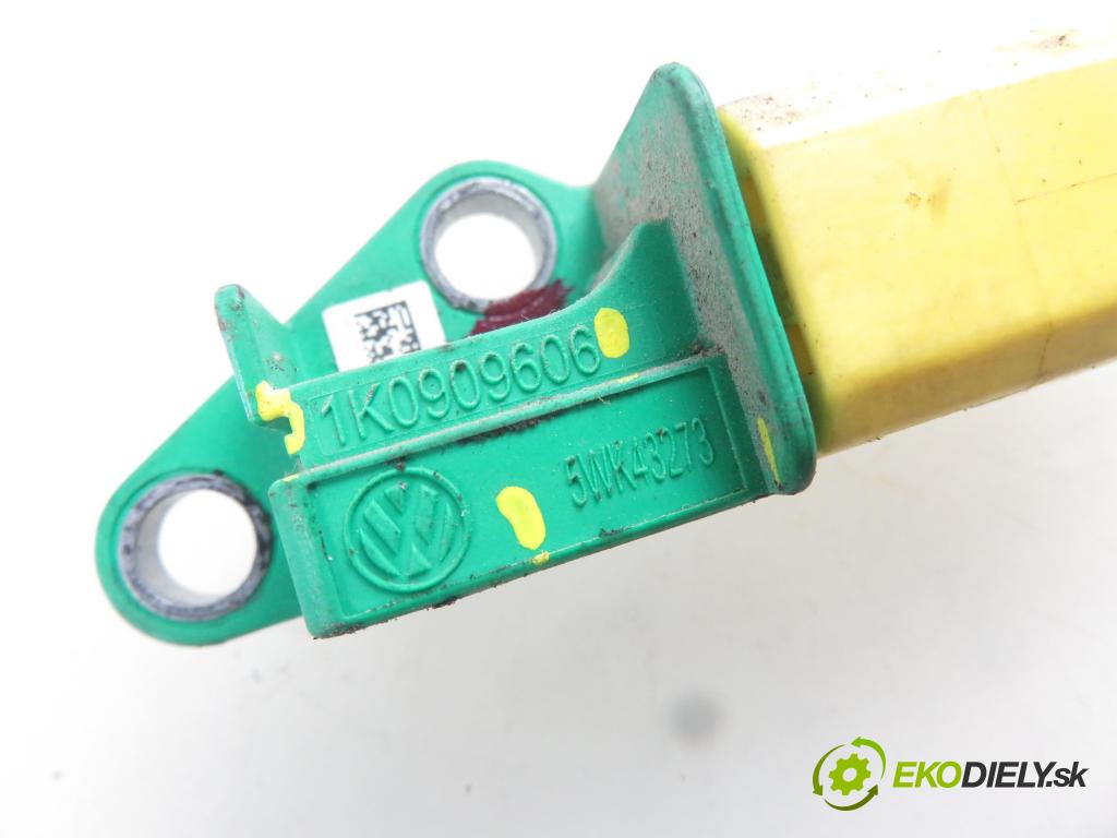 VW GOLF V (1K1) HB 2003 77,00 1.9 TDI - BXE 1896,00 Snímač nárazu 5WK43273 ; 1K0909606 (Snímače nárazu)