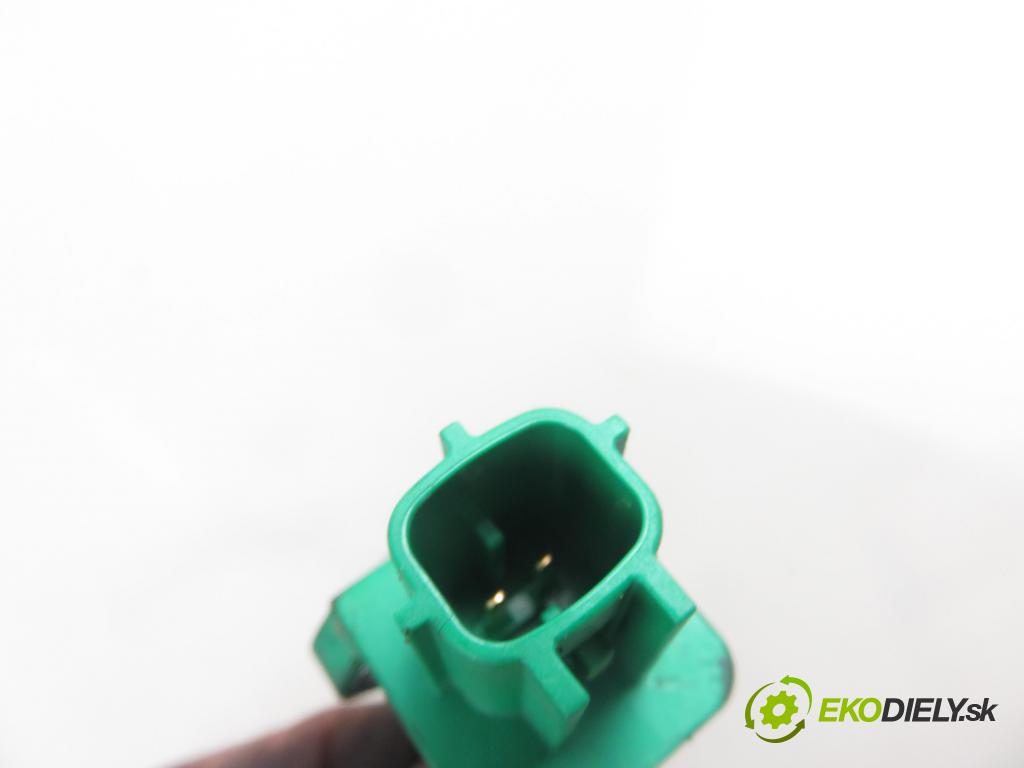 VW GOLF V (1K1) HB 2003 77,00 1.9 TDI - BXE 1896,00 Snímač nárazu 5WK43273 ; 1K0909606 (Snímače nárazu)