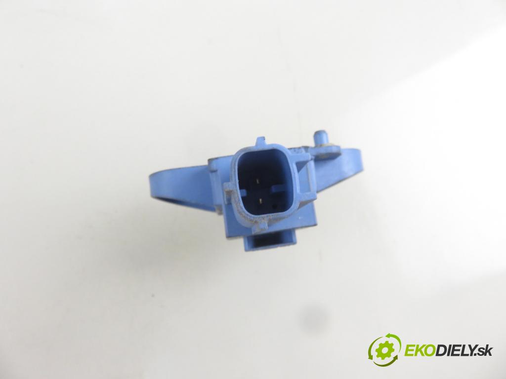 VW GOLF V (1K1) HB 2003 77,00 1.9 TDI - BXE 1896,00 Snímač nárazu 1K0955557B (Snímače nárazu)