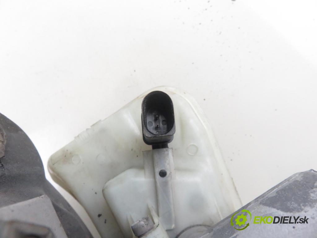 AUDI A4 Avant (8E5, B6) KOMBI 2002 96,00 1.9 TDI quattro - AVF 1896,00 Posilovač 8E0612105M (Servočerpadlá, pumpy riadenia)