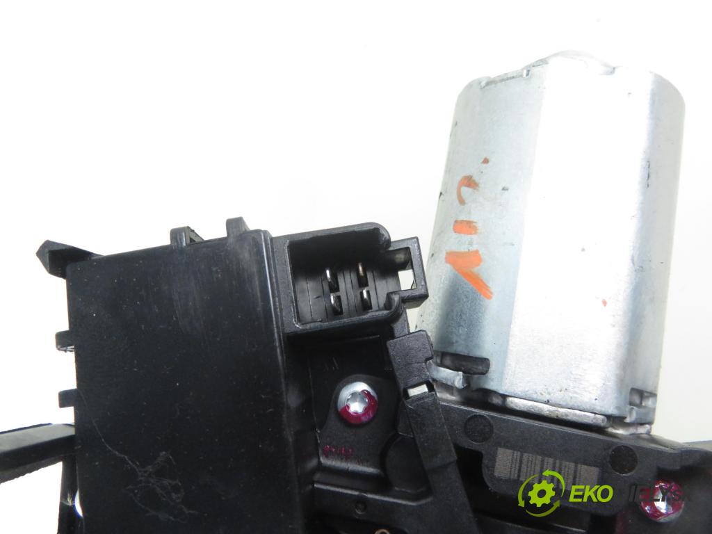 TOYOTA YARIS (_P9_) HB 2007 51,00 1.0 VVT-i (KSP90_) - 1KR-FE 998,00 motorek stěrače ZADNÍ: 851300D020 ; 0390201861
