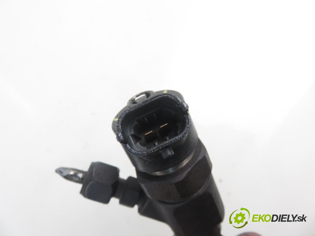 VOLVO V40 Kombi (645) KOMBI 2000 85,00 1.9 DI 116 - D 4192 T3 1870,00 vstrekovač 0445110021 ; 7700111014 (Vstrekovače)