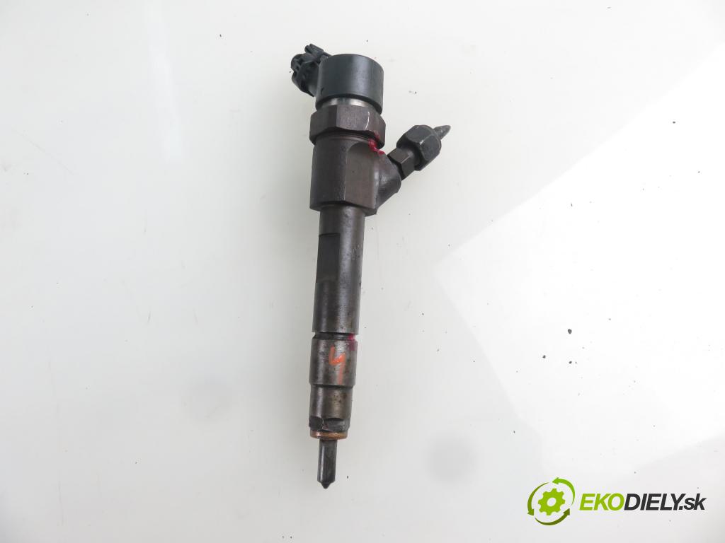 VOLVO V40 Kombi (645) KOMBI 2000 85,00 1.9 DI 116 - D 4192 T3 1870,00 vstrekovač 0445110021 ; 7700111014 (Vstrekovače)