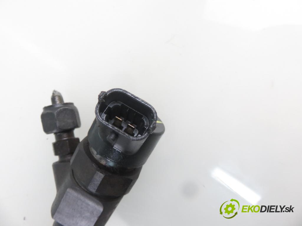 VOLVO V40 Kombi (645) KOMBI 2000 85,00 1.9 DI 116 - D 4192 T3 1870,00 vstrekovač 0445110021 ; 7700111014 (Vstrekovače)