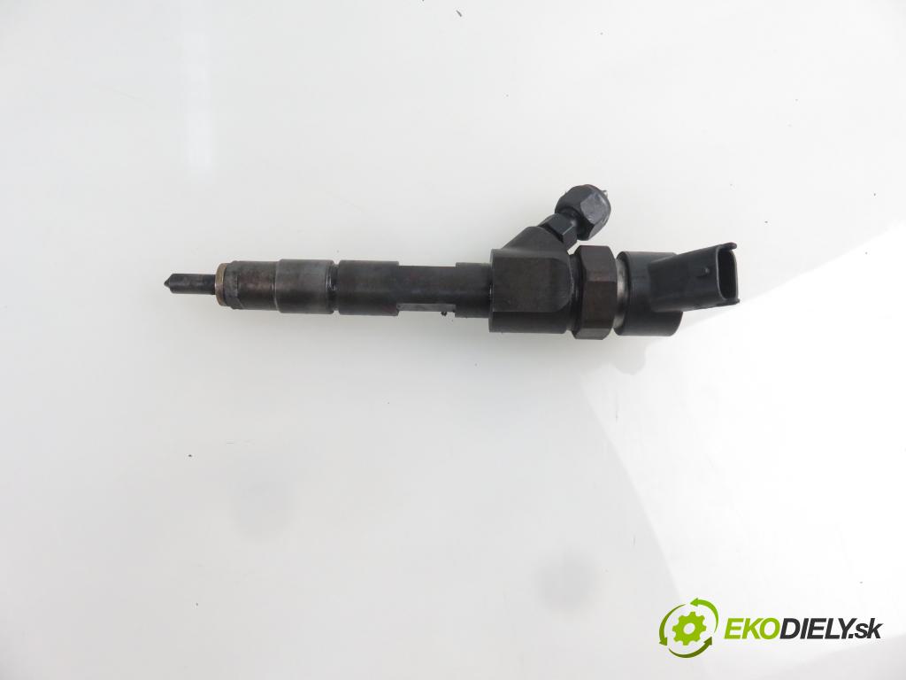 VOLVO V40 Kombi (645) KOMBI 2000 85,00 1.9 DI 116 - D 4192 T3 1870,00 vstrekovač 0445110021 ; 7700111014 (Vstrekovače)