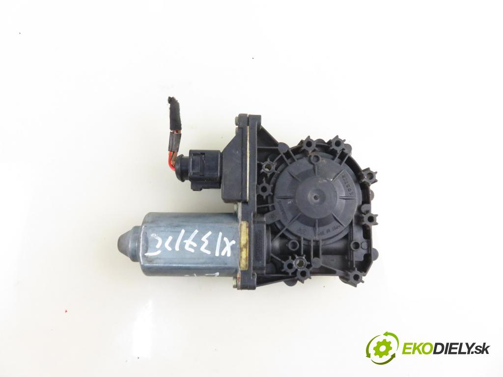 AUDI A3 (8L1) HB 2001 75,00 1.6 - AVU 1595,00 motorek sťahovaní oken LP 8L4959801C