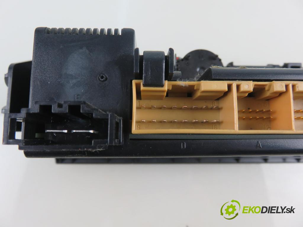 AUDI A3 (8L1) HB 2001 75,00 1.6 - AVU 1595,00 Panel kúrenia KLIMATRONIK 8L0820043H ; 5HB00818400