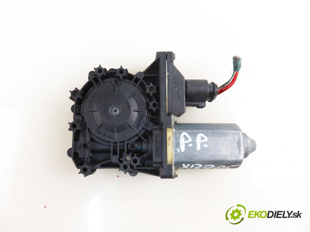 AUDI A3 (8L1) HB 2001 75,00 1.6 - AVU 1595,00 motorek sťahovaní oken PP 8L4959802C