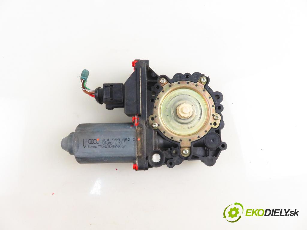 AUDI A3 (8L1) HB 2001 75,00 1.6 - AVU 1595,00 motorek sťahovaní oken PP 8L4959802C