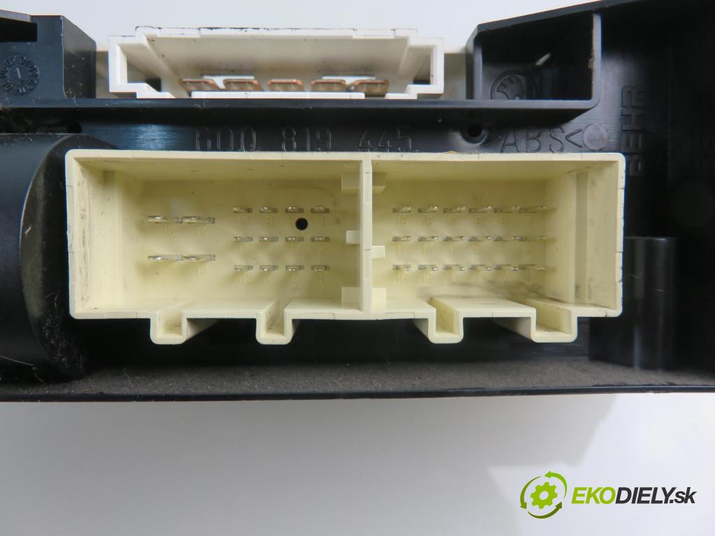 VW POLO (9N_) HB 2005 47,00 1.2 12V - BME 1198,00 Panel kúrenia KLIMATIZACE: 6Q0820045E