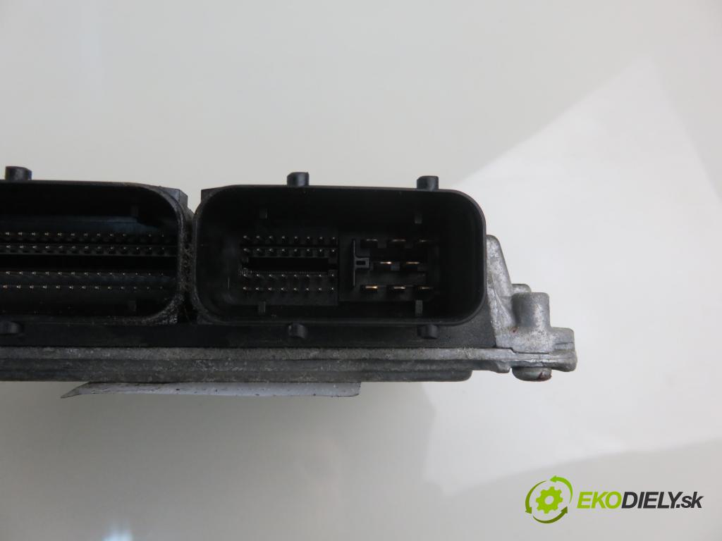 AUDI A3 (8L1) HB 2001 75,00 1.6 - AVU 1595,00 Riadiaca jednotka Motor 06A906033J ; 5WP4003803
